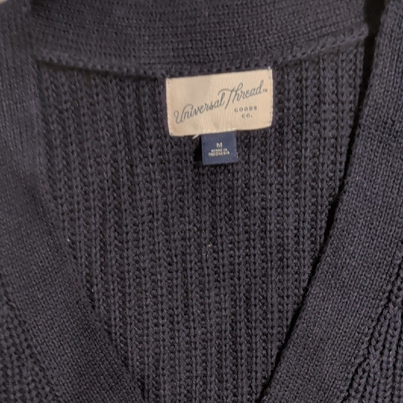Universal Thread Black V-Neck Sweater Vest - Picture 3 of 6